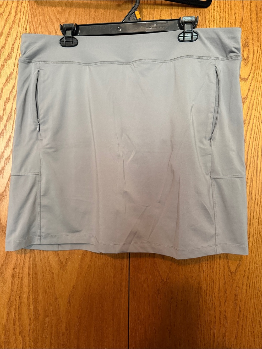 Jockey Athletic Skort in Light Gray with Zip Pockets